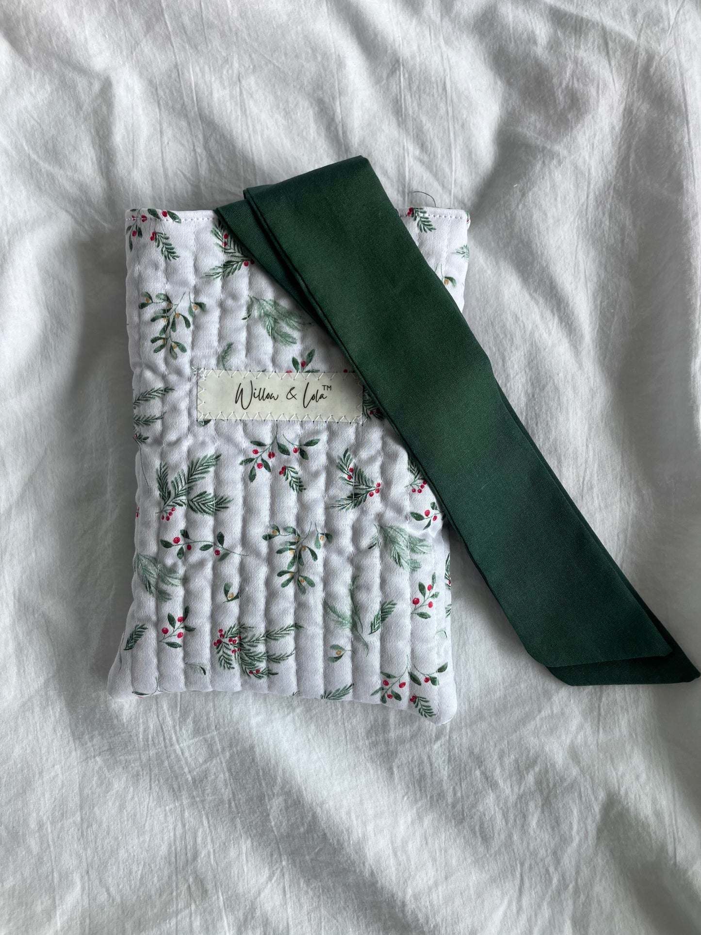 Winter berries kindle sleeve
