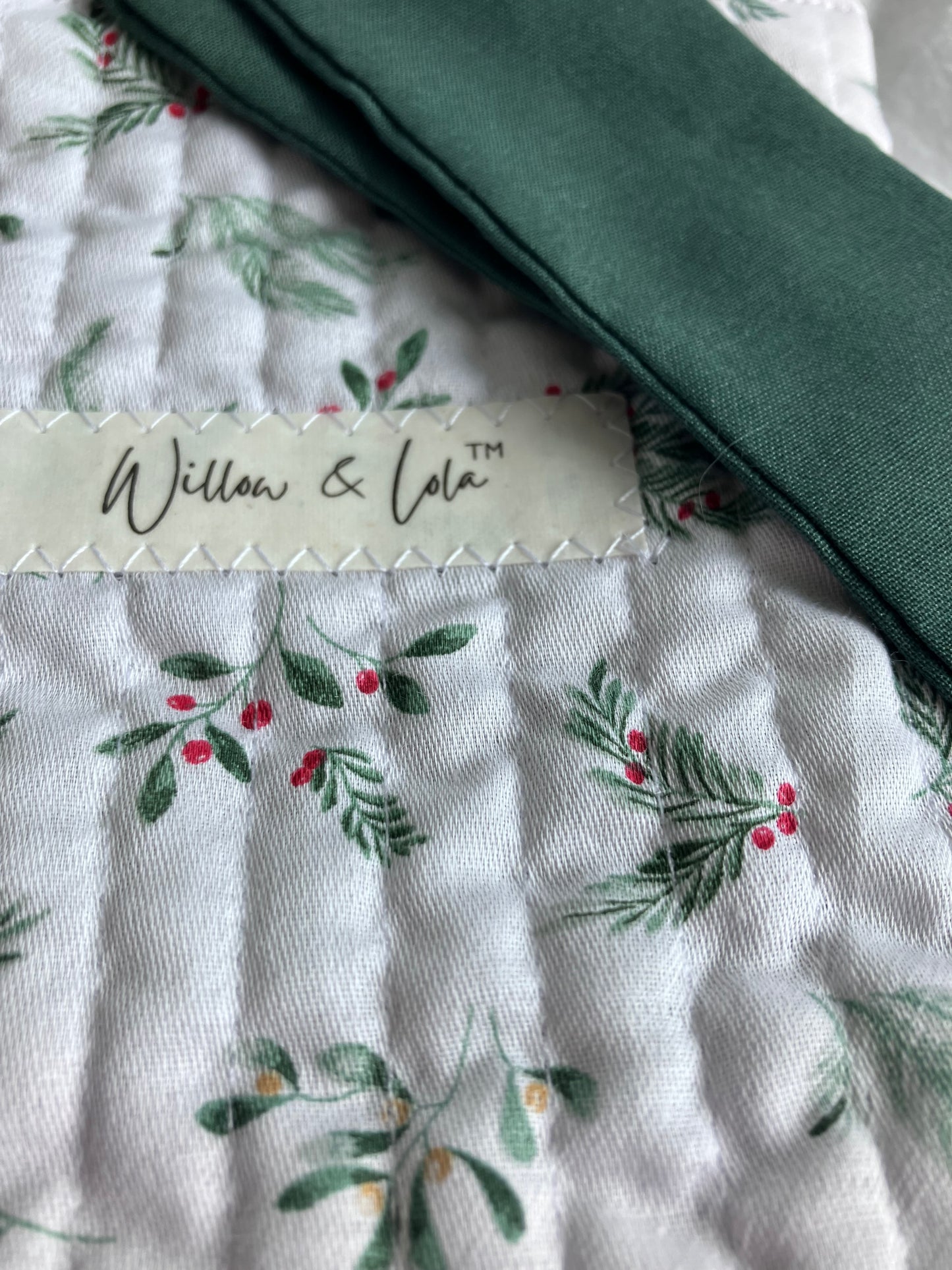 Winter berries kindle sleeve