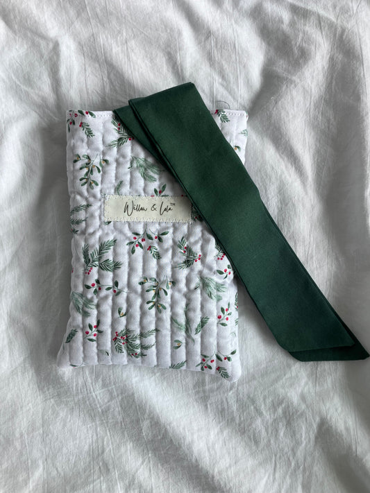 Winter berries kindle sleeve
