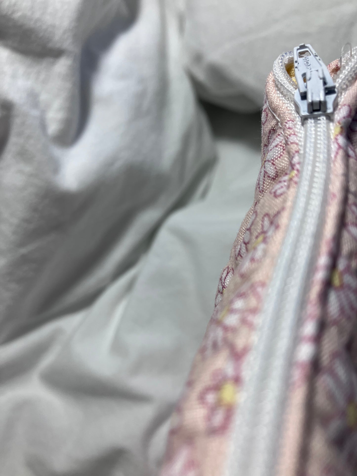 Lazy Daisy Zip Kindle Sleeve