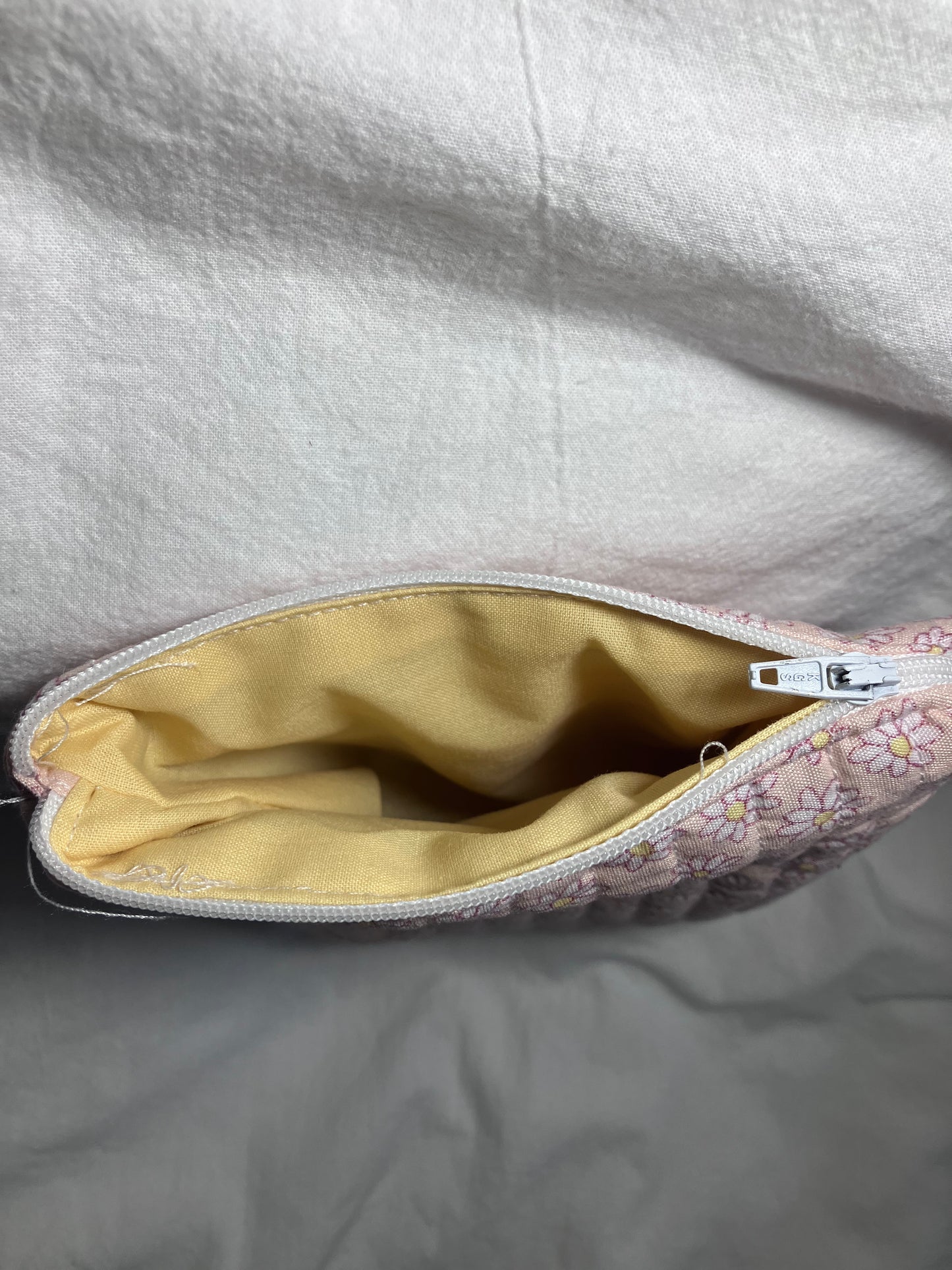 Lazy Daisy Zip Kindle Sleeve