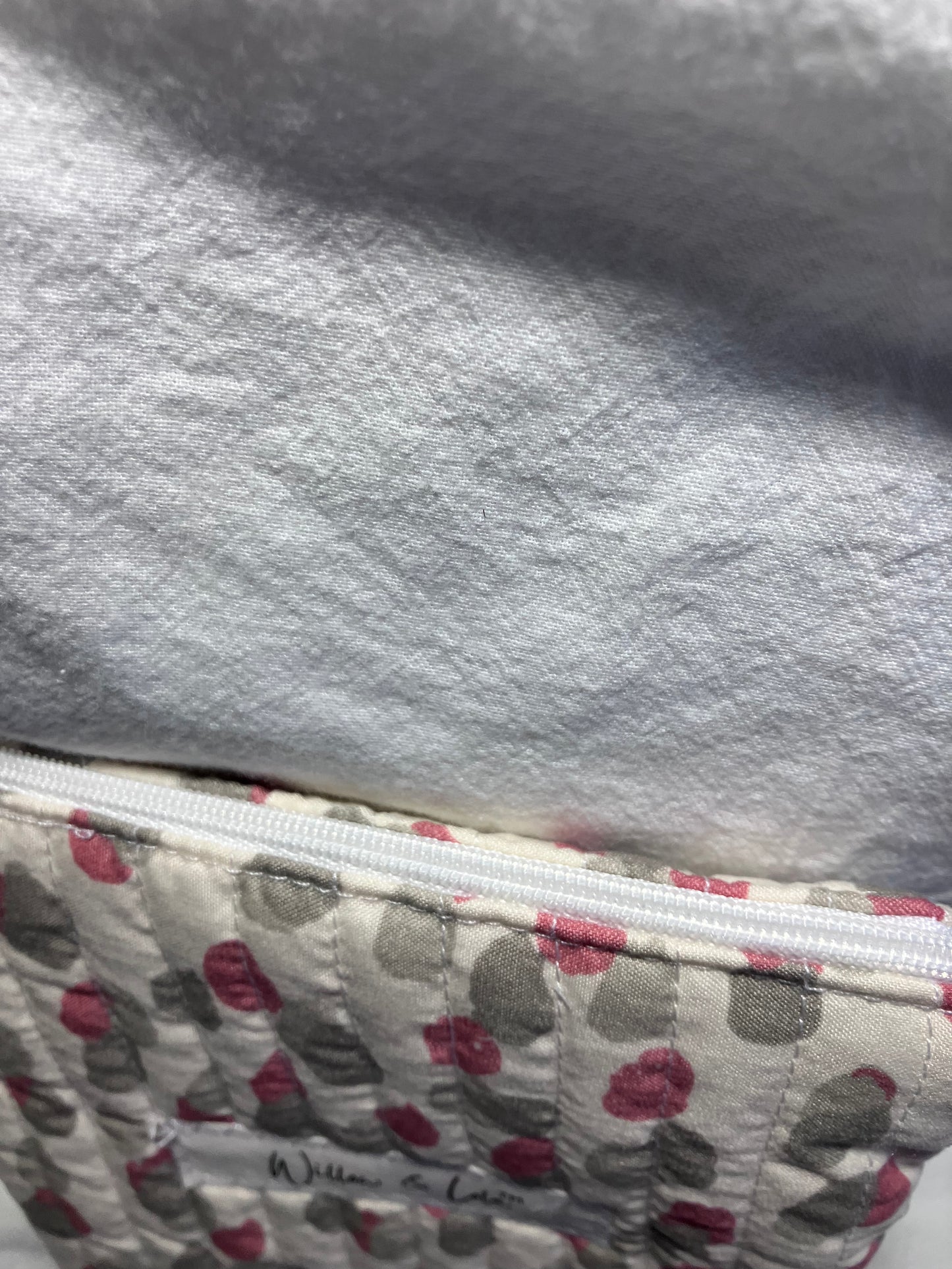 Pink Pebble Zip Kindle Sleeve